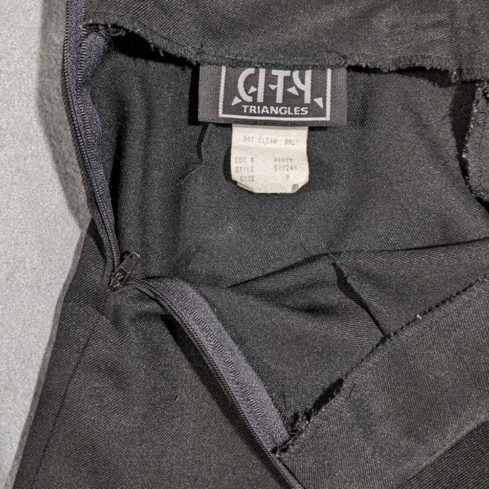 Black City Triangles side zip mini Skirt size 9 - Picture 4 of 4